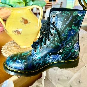 Dr. Martens 1460 Pascal US 8, New, never worn, mint condition, in box